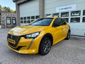 Schadeauto Peugeot e-208 EV Allure Pack 50 kWh Navi Clima NAP ! 2022/7