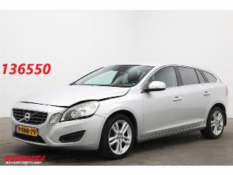 skadebil auto Volvo V-60 1.6 T3 Aut. Momentum Navi Clima Cruise PDC 141.308 km! 2013/5