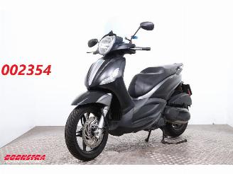 Vaurioauto  motor cycles Piaggio Beverly 350 ABS 2016/10