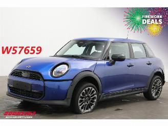 Schadeauto Mini Cooper 1.5 Aut. C Classic LED Leder HUD SHZ LRHZ Camera 2024/11