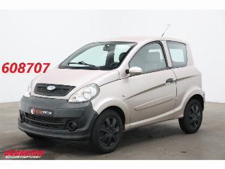 skadebil brommobiel Microcar  M.GO S-5000 Cream Leder 2010/11