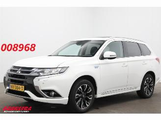 krockskadad bil auto Mitsubishi Outlander 2.0 PHEV Instyle+ Glasdak Leder 360° ACC 2015/12