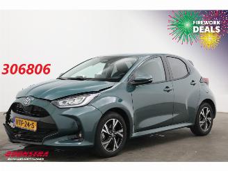 krockskadad bil auto Toyota Yaris 1.5 Hybrid 115 Dynamic LED ACC LRHZ SHZ Camera PDC 3.421 km! 2025/6