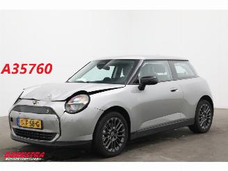 krockskadad bil auto Mini Cooper SE Electric 54.2 kWh 218 PK LED Navi Cruise Camera 2024/8