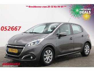 uszkodzony samochody osobowe Peugeot 208 1.2 PureT. Signature Navi Camera Carplay Airco Cruise 2019/7