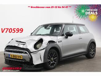 Vaurioauto  passenger cars Mini Cooper SE Camden Edition 33 kWh LED Navi Clima Cruise SHZ PDC 2024/2
