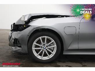 BMW 3-serie 330e Schuifdak 360° LED Cruise SHZ 4.216 km! picture 11