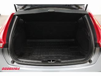 Volvo V-40 Cross Country 2.0 D2 Aut. Kinetic Navi Airco Cruise picture 17