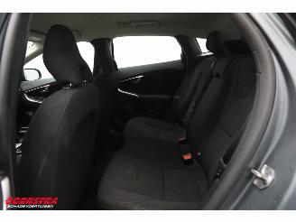 Volvo V-40 Cross Country 2.0 D2 Aut. Kinetic Navi Airco Cruise picture 9