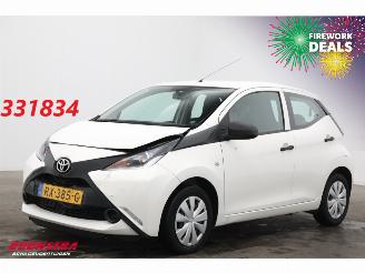 škoda osobní automobily Toyota Aygo 1.0 VVT-i x-fun Airco Bluetooth Cruise 80.608 km! 2018/2