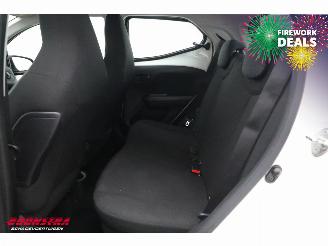 Toyota Aygo 1.0 VVT-i x-fun Airco Bluetooth Cruise 80.608 km! picture 17