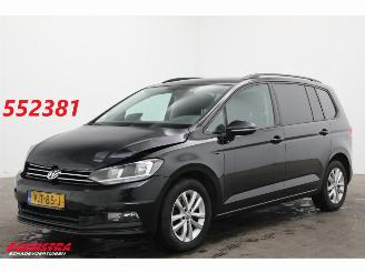 uszkodzony samochody ciężarowe Volkswagen Touran 1.6 TDI VAN Navi Clima Cruise SHZ PDC AHK 143.757 km! 2017/10