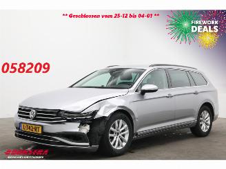 Schadeauto Volkswagen Passat Variant Variant 1.5 TSI DSG Comfort Business LED ACC Navi Clima PDC AHK 2020/2