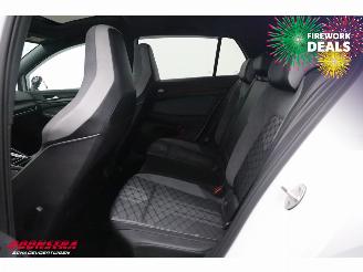 Volkswagen Golf 1.5 eTSI DSG R-Line Virtual ACC Navi Camera LRHZ picture 18