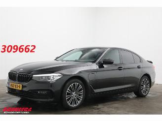 Auto incidentate BMW 5-serie 530e iPerformance WASSER SportLine Schuifdak LED ACC SHZ PDC 2018/12