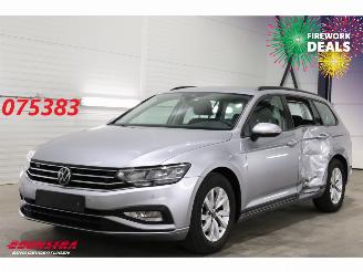 krockskadad bil auto Volkswagen Passat Variant 2.0 TDI DSG Business Navi Clima Cruise Camera SHZ AHK 40.799 km! 2023/8