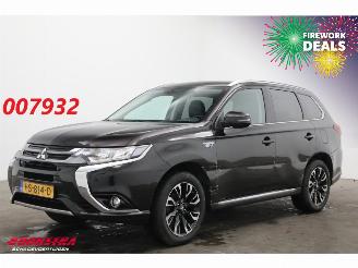 Schadeauto Mitsubishi Outlander 2.0 PHEV instyle Leder 360° LRHZ Camera AHK 2015/12