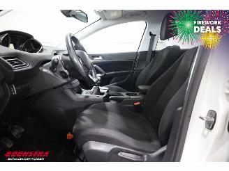 Peugeot 308 SW 1.6 BlueHDI Active Pano Navi Clima Cruise PDC picture 18