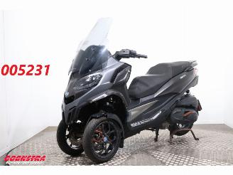 krockskadad bil motor Piaggio Varadero MP3 530 HPE Exclusive ABS Camera 4.804 km! 2022/12