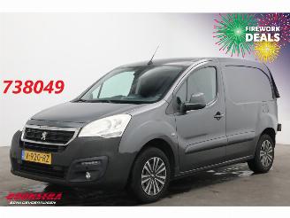 krockskadad bil bedrijf Peugeot Partner 1.6 BlueHDi Aut. 100 PK Navi Airco Cruise PDC AHK 116.675 km! 2018/9