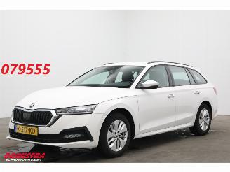 damaged passenger cars Skoda Octavia Combi 1.0 e-TSI DSG Business Edition Virtual Navi Clima Cruise Camera 2021/1