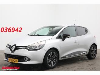Unfallwagen Renault Clio 0.9 TCe Expression Navi Airco Cruise PDC 2013/12