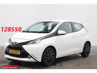 okazja samochody osobowe Toyota Aygo 1.0 VVT-i x-play Bluetooth Airco Cruise Camera 2015/12
