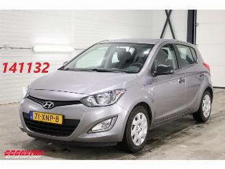 damaged passenger cars Hyundai I-20 1.2i Business Edition Airco AHK 82.240 km! 2012/7