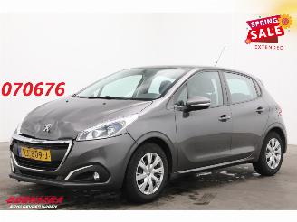 Unfallwagen Peugeot 208 1.2 PureTech Blue Lion 5-DRS Navi Airco Cruise PDC 41.267 km! 2017/11