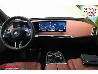 BMW iX xDrive M70 112 kWh Pano LED ACC B&W Memory 360° AHK picture 18