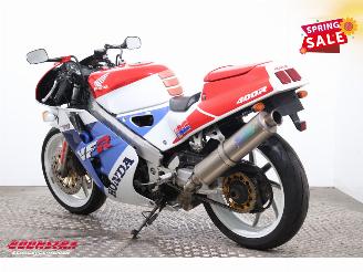 Honda VFR 400 R picture 4