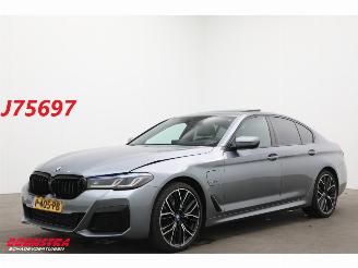 skadebil auto BMW 5-serie 520e M-Sport LED Schuifdak Memory HUD H/K Camera SHZ 2022/5