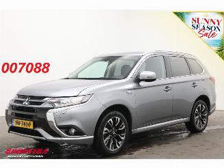  Mitsubishi Outlander 2.0 PHEV Executive Edition 4X4 Navi Clima Cruise Camera SHZ PDC AHK 2015/12