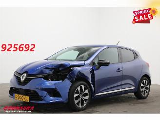 krockskadad bil auto Renault Clio 1.0 TCe 90 Evolution Navi Airco Cruise PDC 2023/1