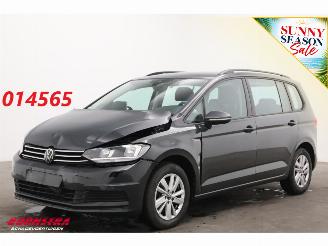 Vaurioauto  passenger cars Volkswagen Touran 2.0 TDI 150 PK DSG Navi Clima Cruise SHZ PDC 2023/8