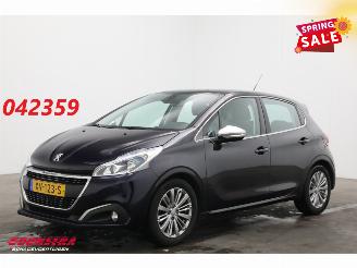 Schadeauto Peugeot 208 1.2 PT BlueLease Allure Navi Clima Cruise PDC Apple/Android 2019/5