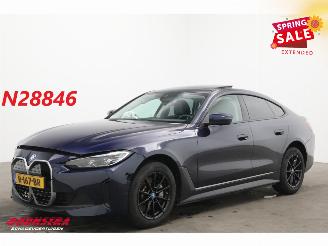 krockskadad bil auto BMW i4 eDrive40 84 kWh Schuifdak LED ACC Camera AHK 2022/8