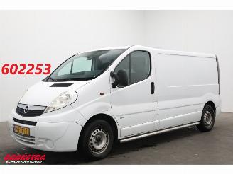 krockskadad bil bedrijf Opel Vivaro 2.0 CDTI L2-H1 Airco AHK Getriebeproblem 2007/4