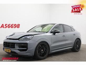 Vaurioauto  passenger cars Porsche Cayenne 3.0 E-Hybrid Pano Sport Chrono PDLS+ PASM Bose 360° 2023/10