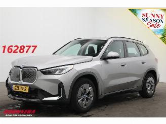 Voiture accidenté BMW iX1 xDrive30 67 kWh LED ACC Apple/Android Camera SHZ 2025/1
