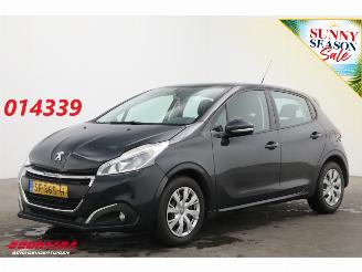 damaged passenger cars Peugeot 208 1.2 PureTech Blue Lease Navi Airco Cruise 138.531 km! 2018/3