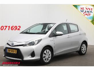 damaged passenger cars Toyota Yaris 1.5 Full Hybrid Aut. Aspiration Clima Cruise Camera 2013/10