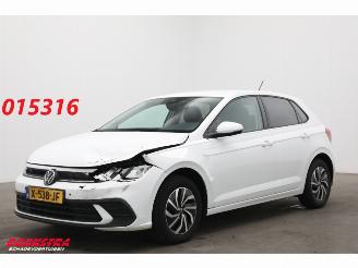 krockskadad bil auto Volkswagen Polo 1.0 TSI Life Virtual Apple/Android ACC Navi Camera SHZ 2023/11