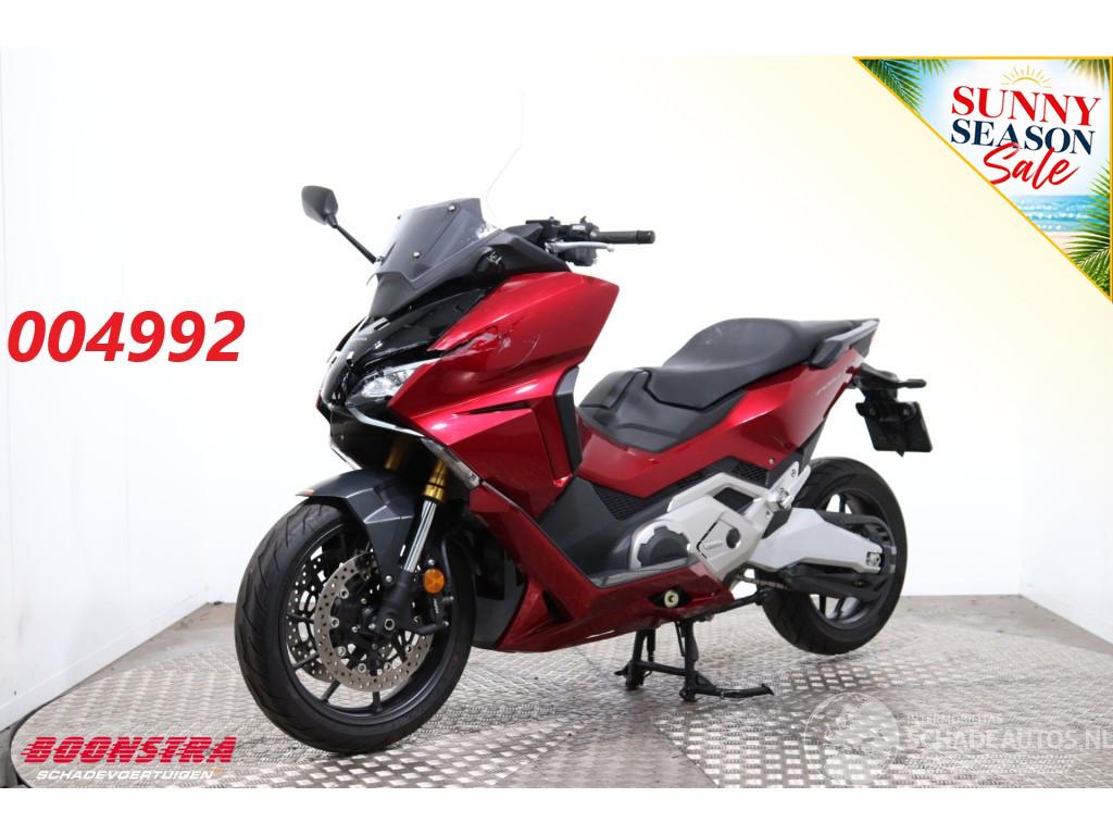 Honda Forza 750 ABS DCT 9.215 km!