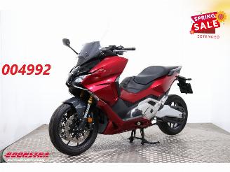 skadebil motor Honda  Forza 750 Forza 750 ABS DCT 9.215 km! 2021/5