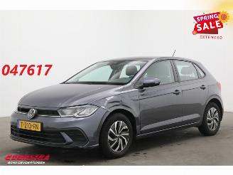krockskadad bil auto Volkswagen Polo 1.0 TSI Life Virtual ACC Apple/Android Airco 2023/6