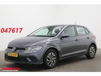 krockskadad bil auto Volkswagen Polo 1.0 TSI Life Virtual ACC Apple/Android Airco 2023/6