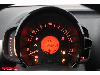 Toyota Aygo 1.0 VVT-i x-play Aut. Bluetooth Airco Cruise Camera picture 24