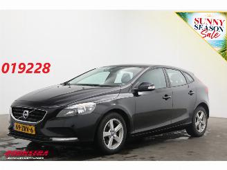 Avarii autoturisme Volvo V-40 1.6 T3 Kinetic Pano Leder Navi Clima Cruise Camera PDC 2013/1