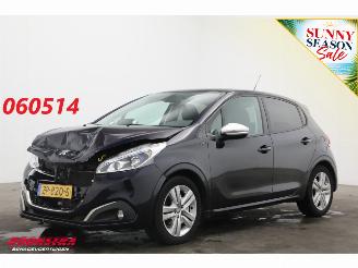 skadebil auto Peugeot 208 1.2 PT Signature Navi Airco Cruise PDC 134.559 km! 2019/7